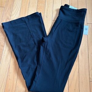 Old Navy Black Ribbed powerSoft Flare Leggings - XXL (18)